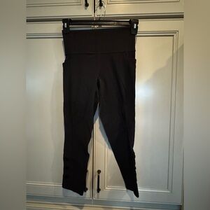 WOMENS Athleta size M salutation stash pocket to cut out 7/8 yoga pant worn once